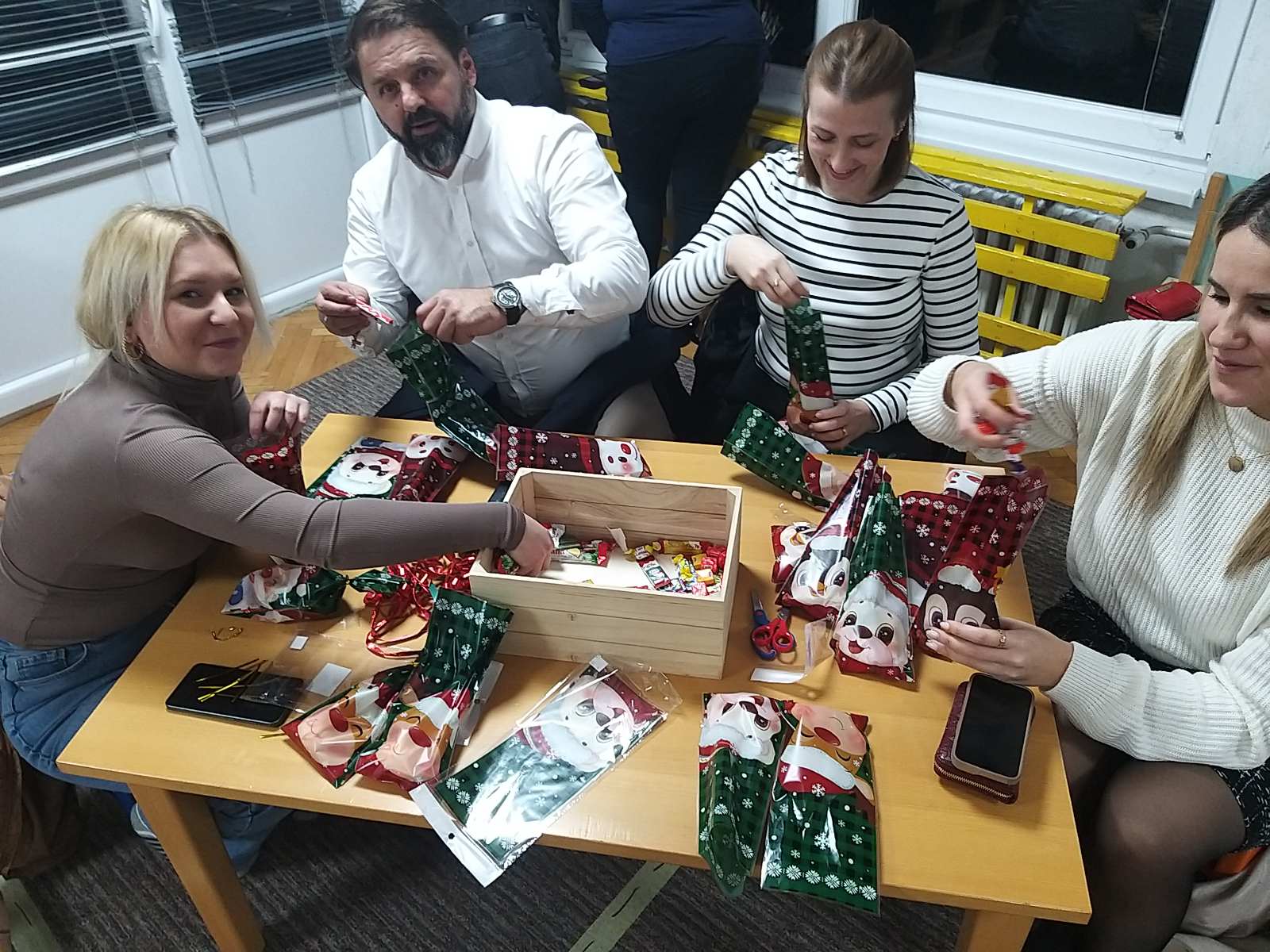 Grupa „Suncokreti“: Radionica s roditeljima – Novogodišnji ukrasi